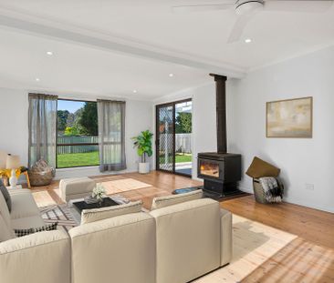 Warm & Inviting Family Home - Photo 1