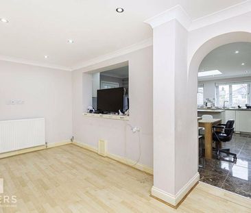 4 bedroom detached house to rent - Photo 1