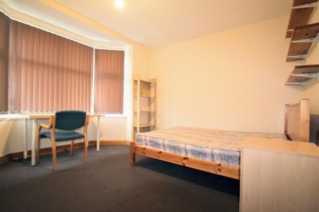 5 bedroom end of terrace house to rent - Photo 3