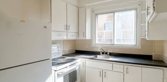 4½ For Rent — Le Plateau-Mont-Royal — $1 - Photo 2