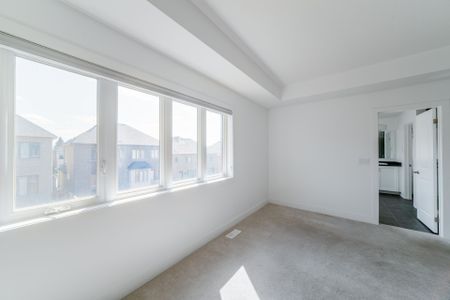 For Lease - 77 Kentledge Avenue, East Gwillimbury, Ontario - Photo 3