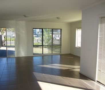 Stunning Family Home in Maidstone - Photo 5