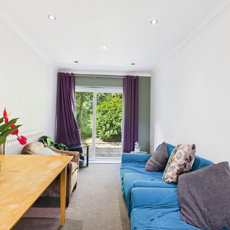 1 bedroom in a house share to rent - Photo 1