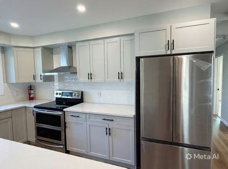 For Lease - 10 Dundas Crescent, St. Catharines, Ontario - Photo 4