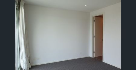 LUXURY 3-BEDROOM APARTMENT, WALKING DISTANCE TO WESTFIELD SHOPPING CENTRE WEST LAKES - Photo 3