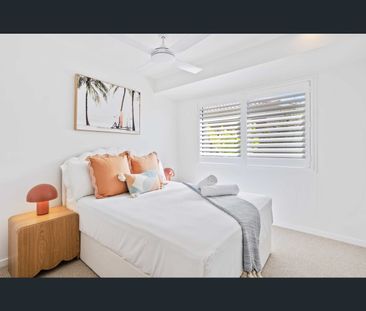 35 Nuthatch Street, Burleigh Waters, Qld 4220 - Photo 3
