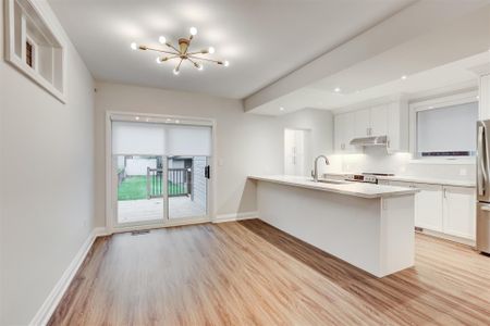 For Lease - 257 Westmount Avenue, Toronto, Ontario - Photo 4