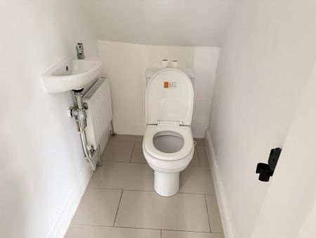 3 bedroom detached house to rent - Photo 3