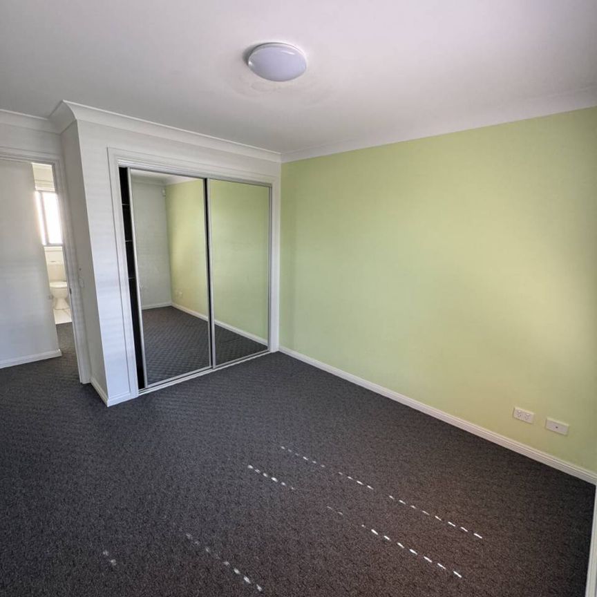 Modern Three Bedroom Home - Photo 1