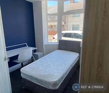 1 bedroom in a house share to rent - Photo 2