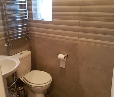 Room in a Shared House, Seely Road, SW17 - Photo 5