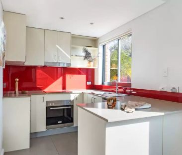 Semi furnished one-bedroom in superior location - Photo 6