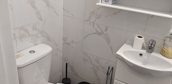 Studio Flat, Penderry Rise, SE6 - Photo 2