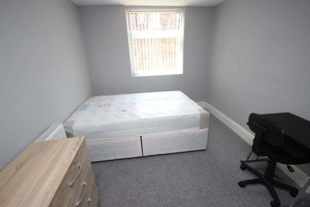 Strawberry Hill - Photo 2