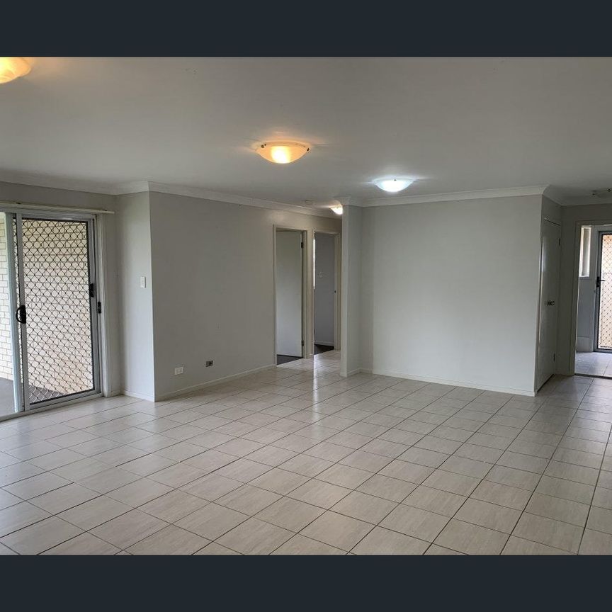 FOUR BEDROOM FAMILY HOME - GREAT LOCATION - Photo 1