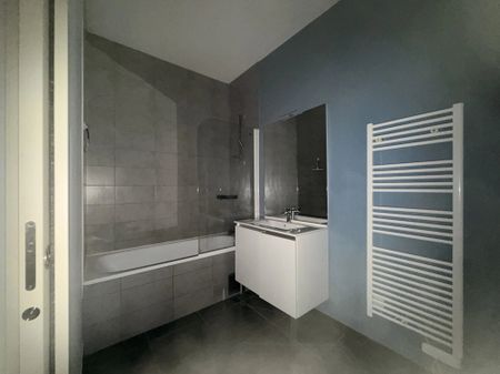 Location Appartement 2 pièces 73m² TOULON 83000 - Photo 3