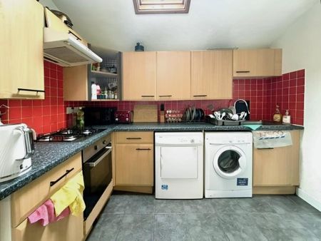 4 bedroom terraced house to rent - Photo 3