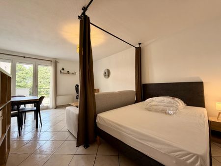 Studio meublé, coin nuit, balcon et garage - Photo 2