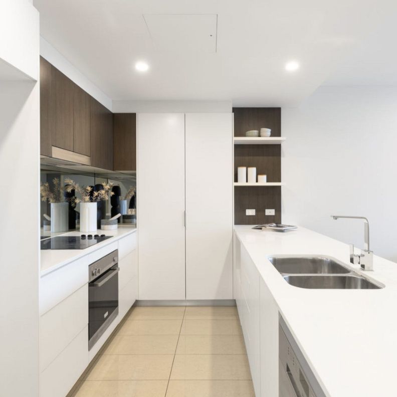 Contemporary apartment with study in heart of New Farm - Photo 1