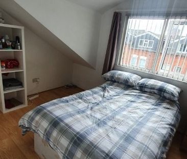 171 Dunluce Avenue, Belfast BT9 7AX - Photo 5