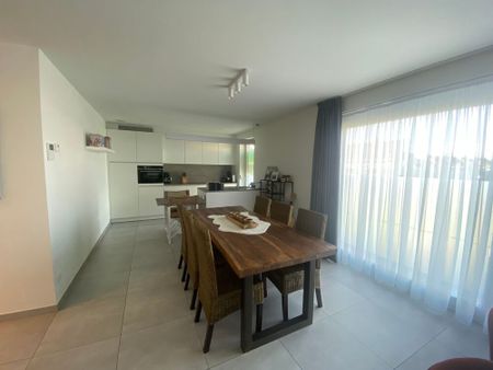 Instapklaar appartement met 2 slaapkamers, tuintje en autostaanplaats - Photo 3