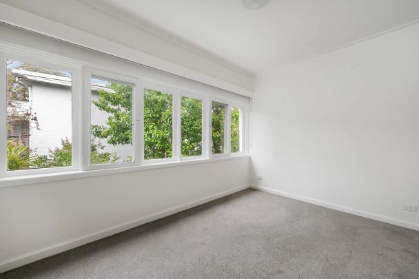 Fresh & Perfectly Positioned in Prime Armadale - Photo 1