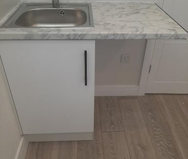 Studio Flat, Minster Rd, NW2 - Photo 1