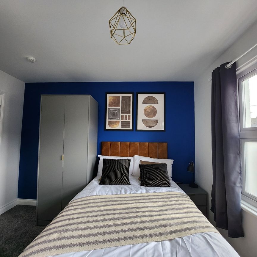 Room in a Shared House, Salisbury Road, RG30 - Photo 1