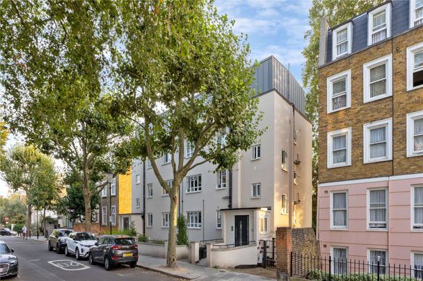 A stunning top floor apartment with wonderful light and views. A brand new two bedroom flat with wooden flooring, large windows and a balcony - Photo 1