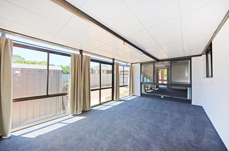 Five Bedroom House in Prime Wheelers Hill Location - Photo 3