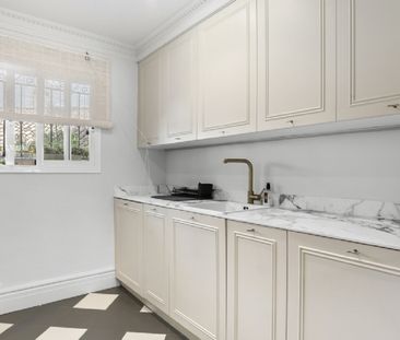 1 Bedroom Apartment For Rent in Nueva Andalucía, Málaga - Photo 4