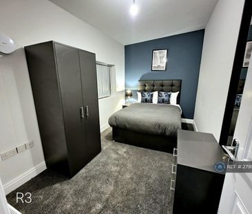 1 bedroom in a house share to rent - Photo 2