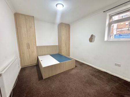 4 Herbert Road, Greater London, UB1 - Photo 4