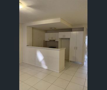 Modern Two-Bedroom Apartment in a Prime Convenient!! - Photo 4