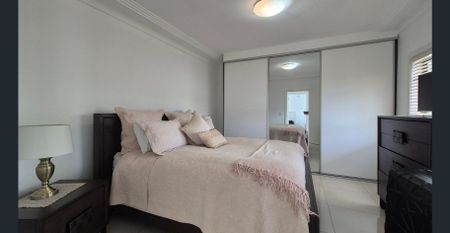 Modern 3 Bedroom Home - Photo 5