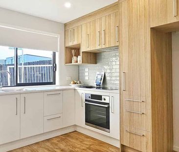 Modern 3-Bed Townhouse in Prime Mangere Bridge - Photo 3