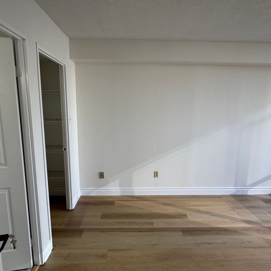 For Lease - 285 Enfield Place Unit# 511, Mississauga, Ontario - Photo 1