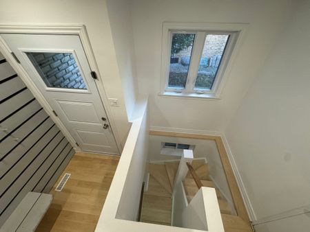 For Lease - 23 Argonne Crescent, Toronto, Ontario - Photo 5