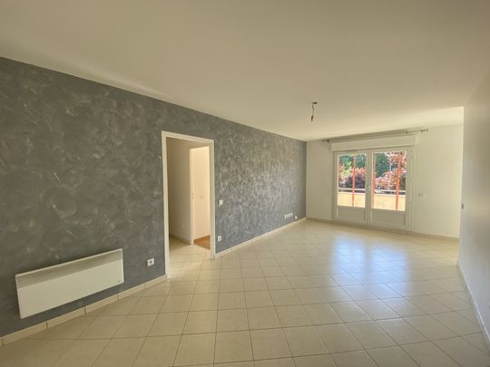 Appartement 2 pièces + cave + parking sous-sol. - Photo 1