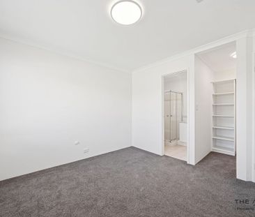 Freshly Updated Home Offering Comfort and Convenience in Orelia - Photo 5