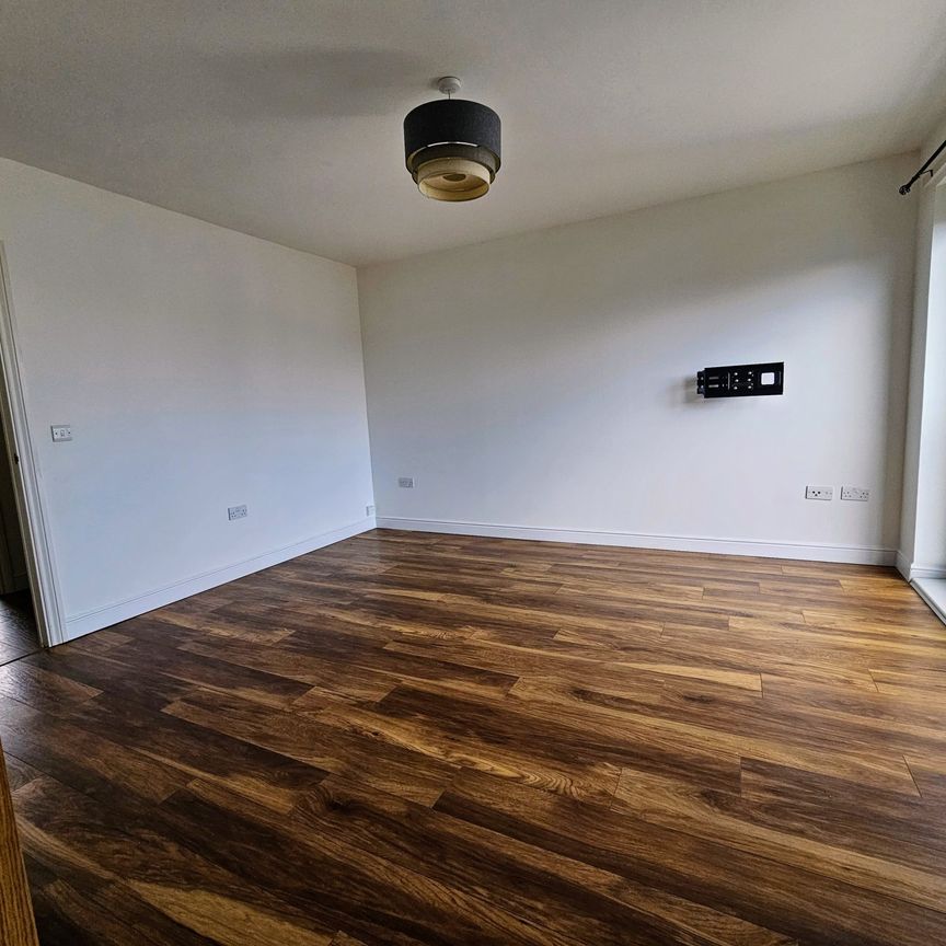 Bright & Quiet Flat in Ideal Location in Bracknell - Photo 1