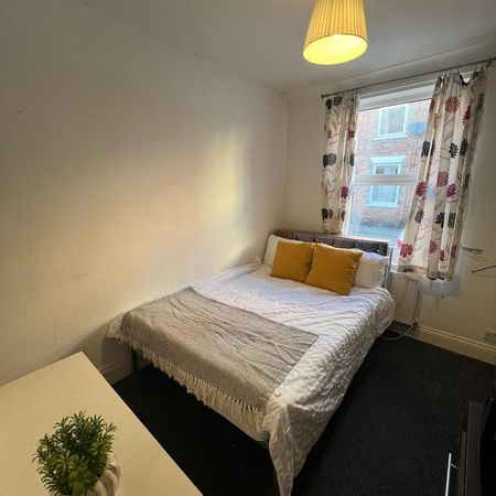 1 bedroom in a house share to rent - Photo 3