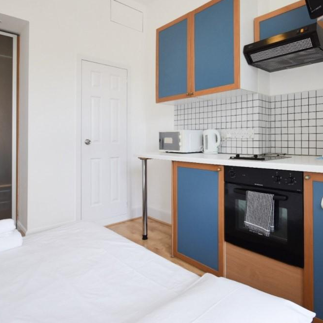 Studio to rent - Photo 1