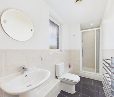 2 bedroom in Pavilions, Windsor - Photo 3