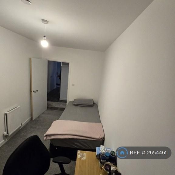 1 bedroom in a flat share to rent - Photo 1
