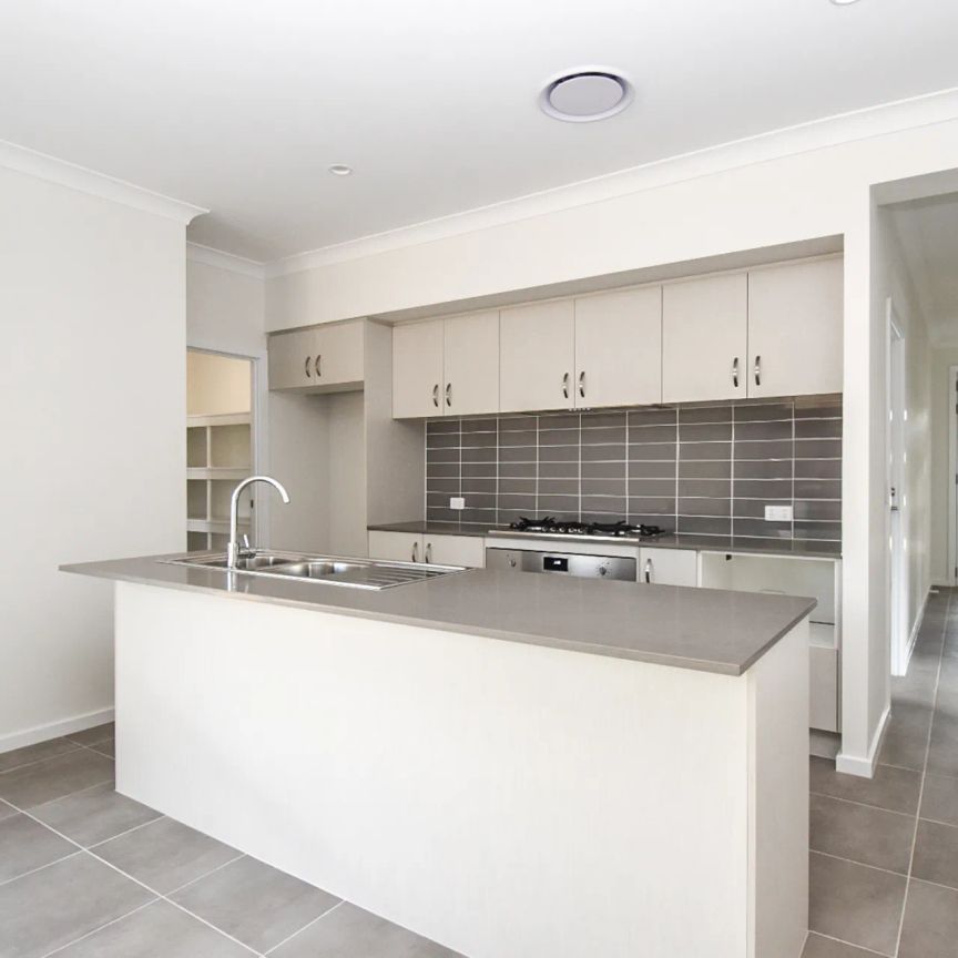 Spacious and Bright Family Home - Photo 1