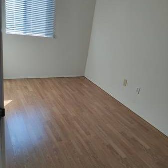 NEAR DOWNTOWN - TOP FLOOR , RENOVATED 1 BR SUITE - Photo 4