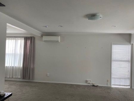 Charming 4BR Howick Haven w/ Garden - Photo 2