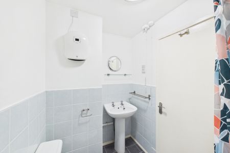 Flat 9 Kenwood Chase, 23 Wostenholm Road, S7 - Photo 2