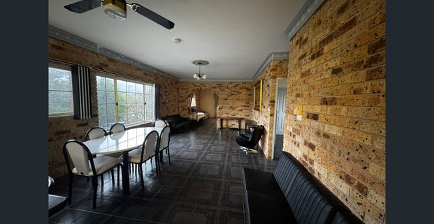 Spacious 2-Bedroom Apartment with Loft – Prime Ettalong Location - Photo 1